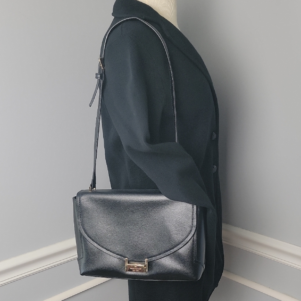 KATE SPADE Black Pebble Grain Single Strap Designer Lock‎ Closure Shoulder Bag